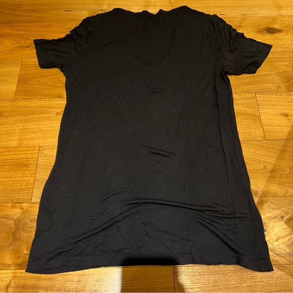 T By Classic Pocket Tee
Grey V-neck T-shirt by Alexander Wang - Picture 3 of 8